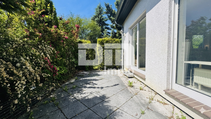 Charmantes Wohnglück - Ihr neues Zuhause mit Carport / Terrasse und großem Gartenbereich - Terrasse / Zugang Gartenbereich